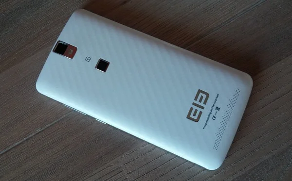 coque arriere effect carbone elephone p8000-infoidevice