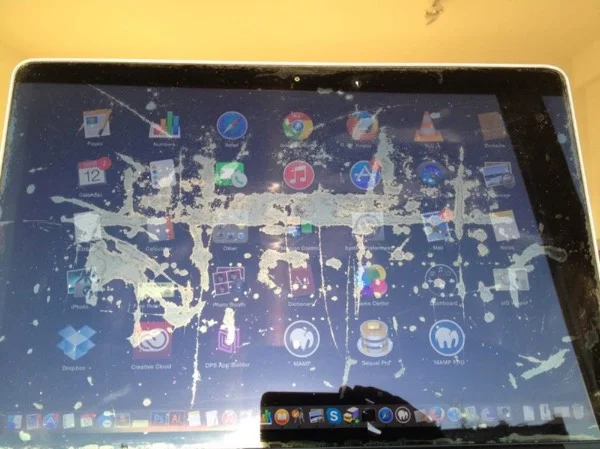 probleme revetement anti reflet macbook pro-infoidevice