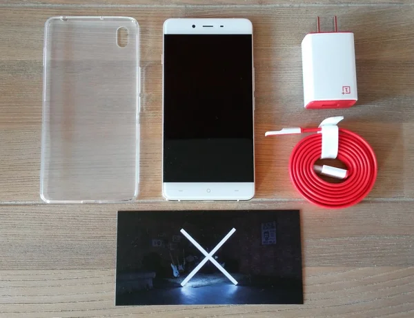 oneplus x avec coque et chargeur-infoidevice