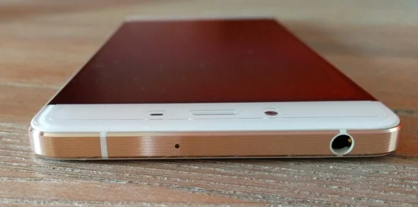 prise jack oneplus x-infoidevice