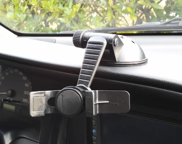 installation support voiture universel arkon-infoidevice