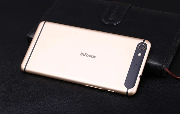 appareil photo infocus m560-infoidevice