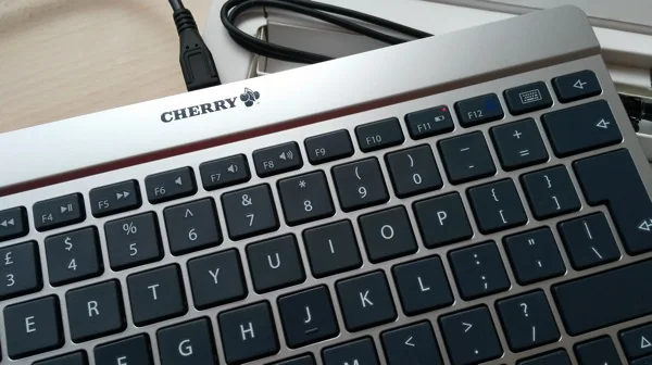 batterie rechargeable clavier bluetooth cherry-infoidevice