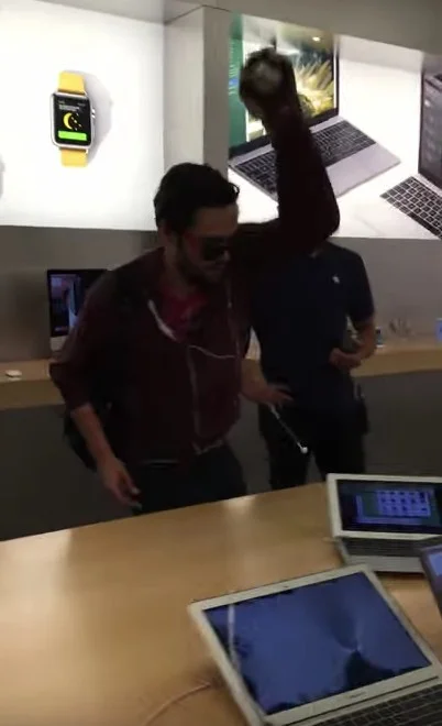 apple-store-attaque-boule-de-petanque