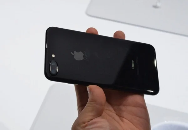 iphone-7-noir-de-jais-infoidevice
