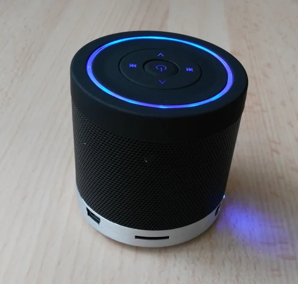 slot microsd et port mini usb enceinte bluetooth veho 360 m4-infoidevice