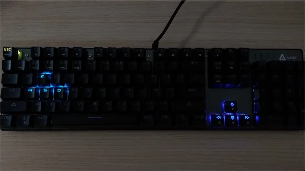 eclairage race clavier gamer aukey km-g3 infoidevice