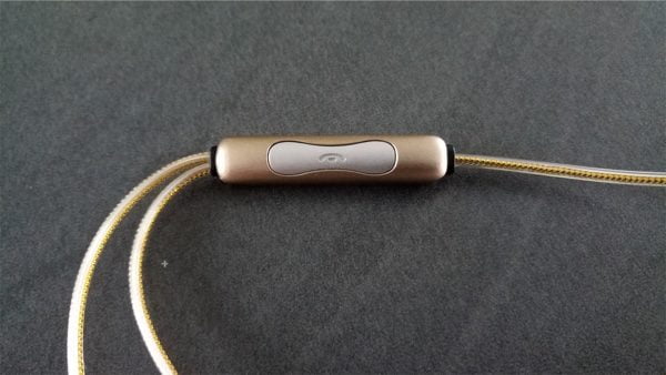 commande et micro ecouteurs dodocool el glowing infoidevice
