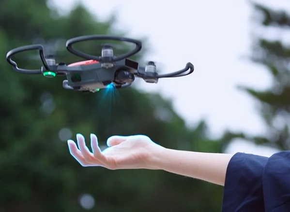 controle gestuel dji spark drone intelligent infoidevice