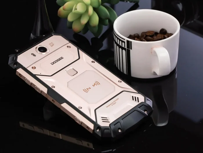 presentation smartphone etanche doogee s60