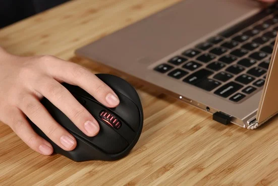 avis souris ergonomique aukey km w9